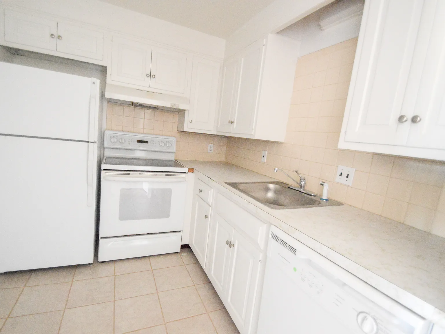 404 Sandy Bay Ter — Photo 3