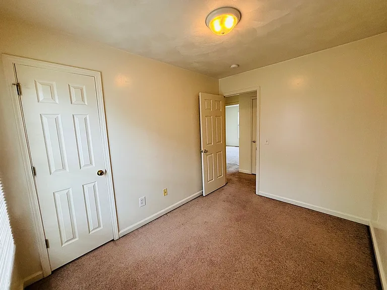 715 E Main St — Photo 11
