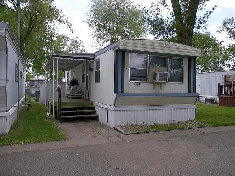 1005 Candace Ln — Photo 2