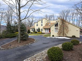 35 Winter Ln, Watchung, NJ 07069