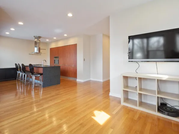 1655 N Fairfield Ave APT 301, Chicago, IL 60647