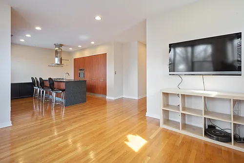 1655 N Fairfield Ave #301 Photo 1
