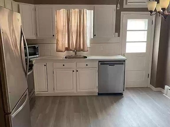 4th image of 242X S Camac St