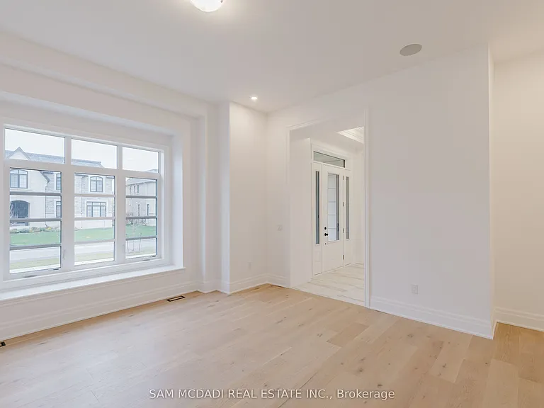 243 Prince George Cres — Photo 7