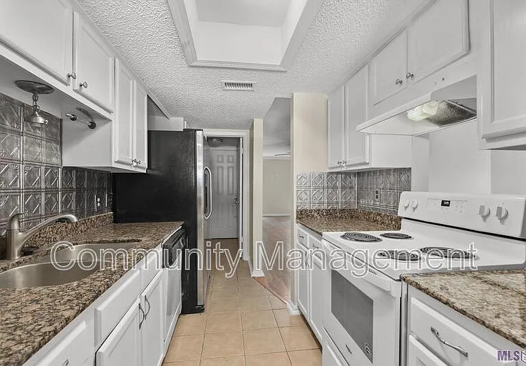 4365 Jefferson Woods Dr — Photo 2