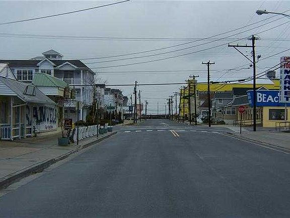 3rd image of 319 E 17th Ave