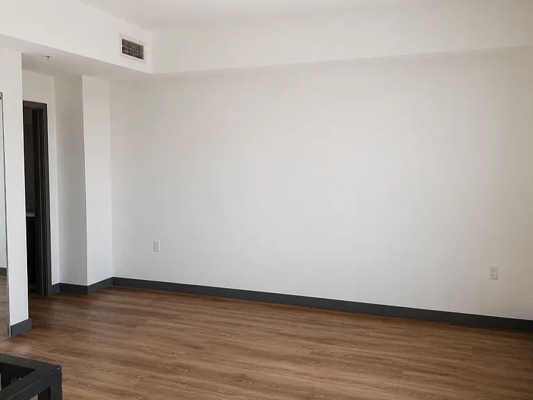 545 N Kenmore Ave — Photo 55