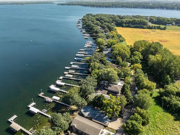 2904 Okoboji Blvd, West Okoboji, IA 51351