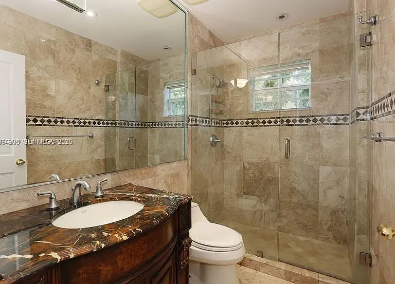 592 Fernwood Rd #B — Photo 19