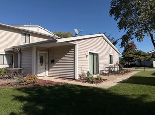 112 Windward Dr, Schaumburg, IL 60194