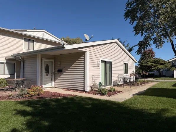 112 Windward Dr, Schaumburg, IL 60194