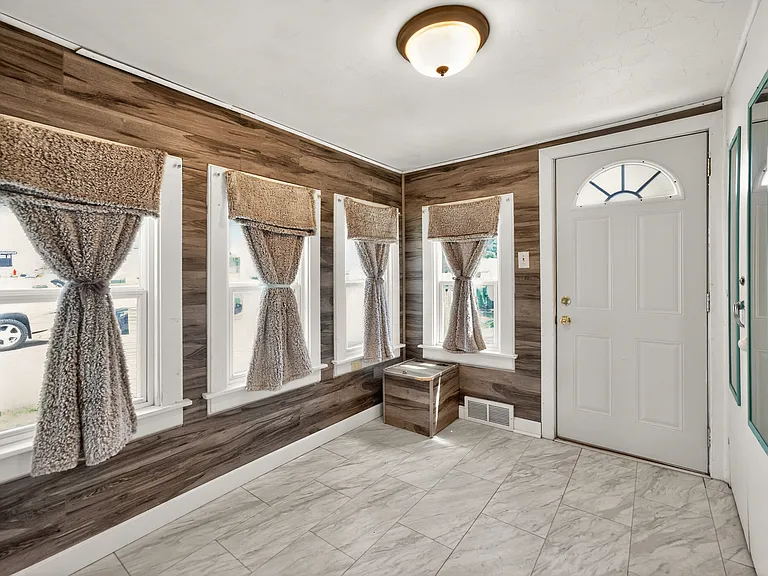 221 Ellen St #221 — Photo 4