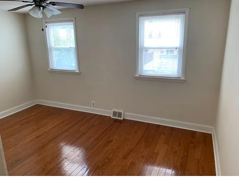 127 E Allen St — Photo 4
