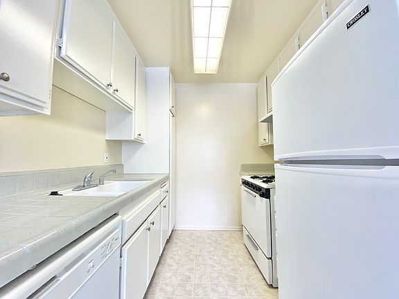 4th image of 3502 Jasmine Ave APT 202