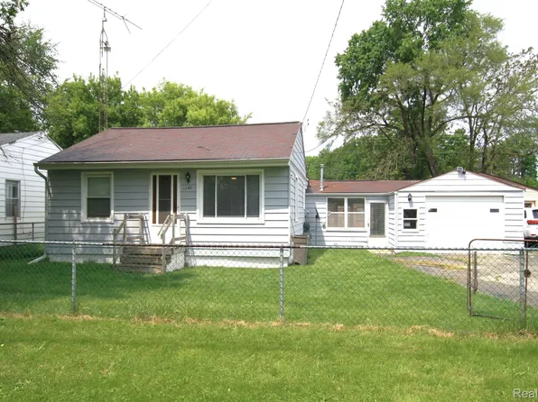 1243 Allen St, Burton, MI 48529
