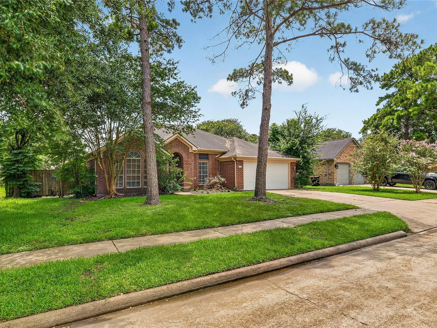 3 bed, 2.0 bath, 2286 sqft, $2,450 — Photo 3