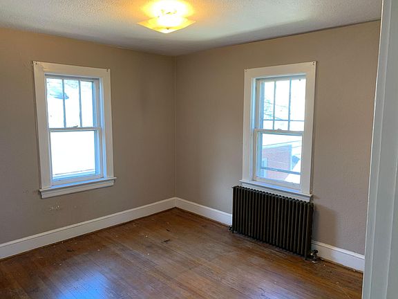 4th image of 921 Brompton St #2