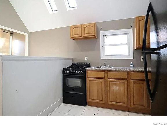 5th image of 1327 E 87th St