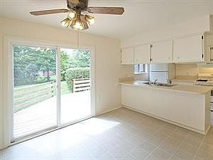 4th image of 528 Manor Dr