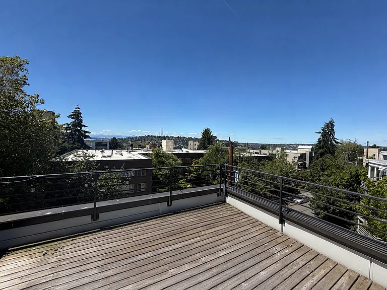 722 Summit Ave E — Photo 2