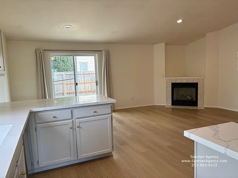 1020 Academy St — Photo 12