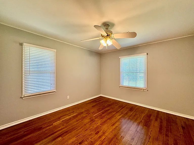 9519 Stratford Dr — Photo 14