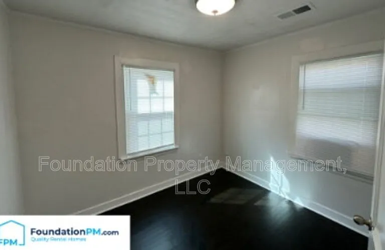 2569 Henderson St — Photo 11