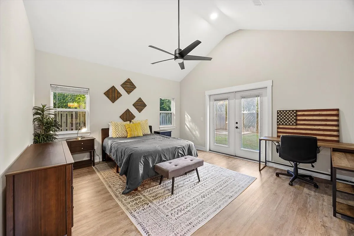 1 bed, 700 sqft, $2,400 — Photo 1