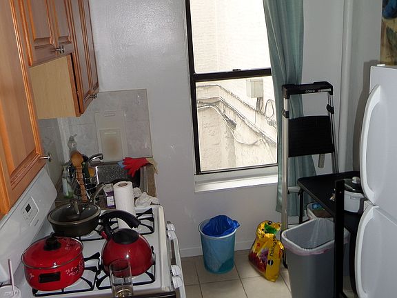 4th image of 3116 32nd St APT 1A