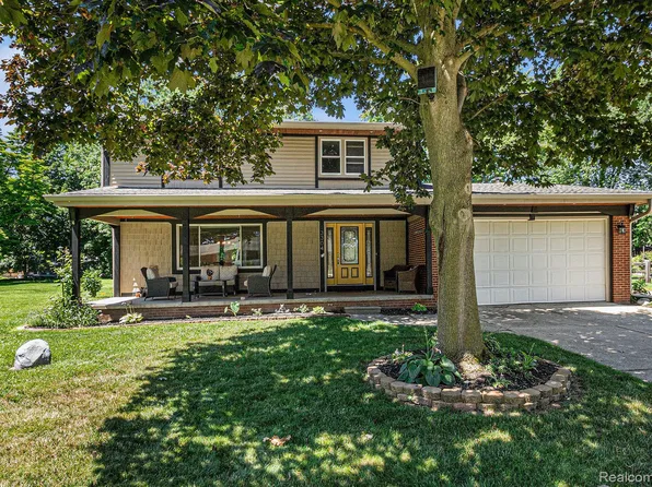 13304 Pomona Dr, Fenton, MI 48430