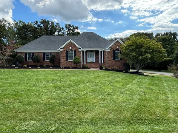 131 Glen Oaks Dr, King, NC 27021