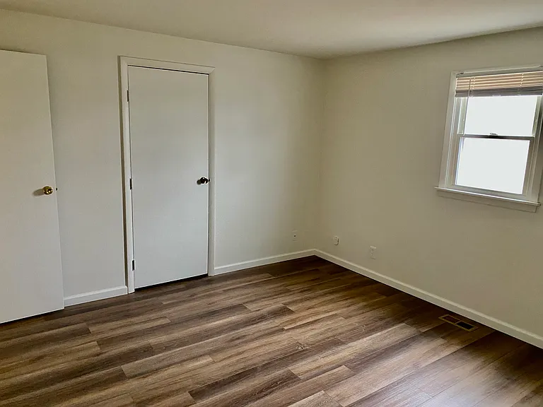 1807 W Parkway Dr #B — Photo 6