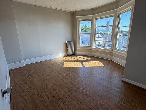 4th image of 568 Main St APT 6