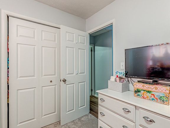 3rd image of 1126 Gilbert Ln