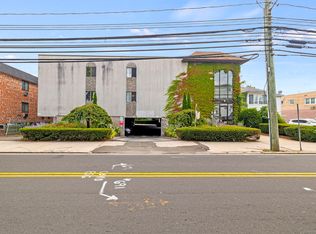 697 Cove Rd APT 2A, Stamford, CT 06902