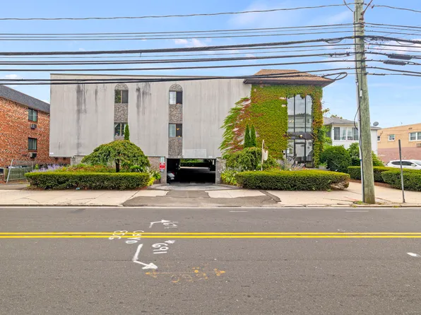 697 Cove Road APT 2A, Stamford, CT 06902