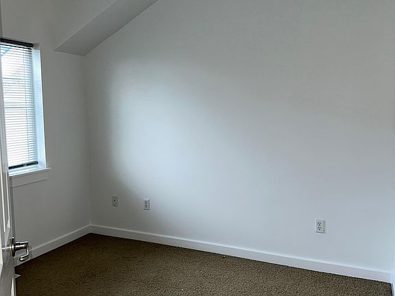 5th image of 12834 SE 40th Ln