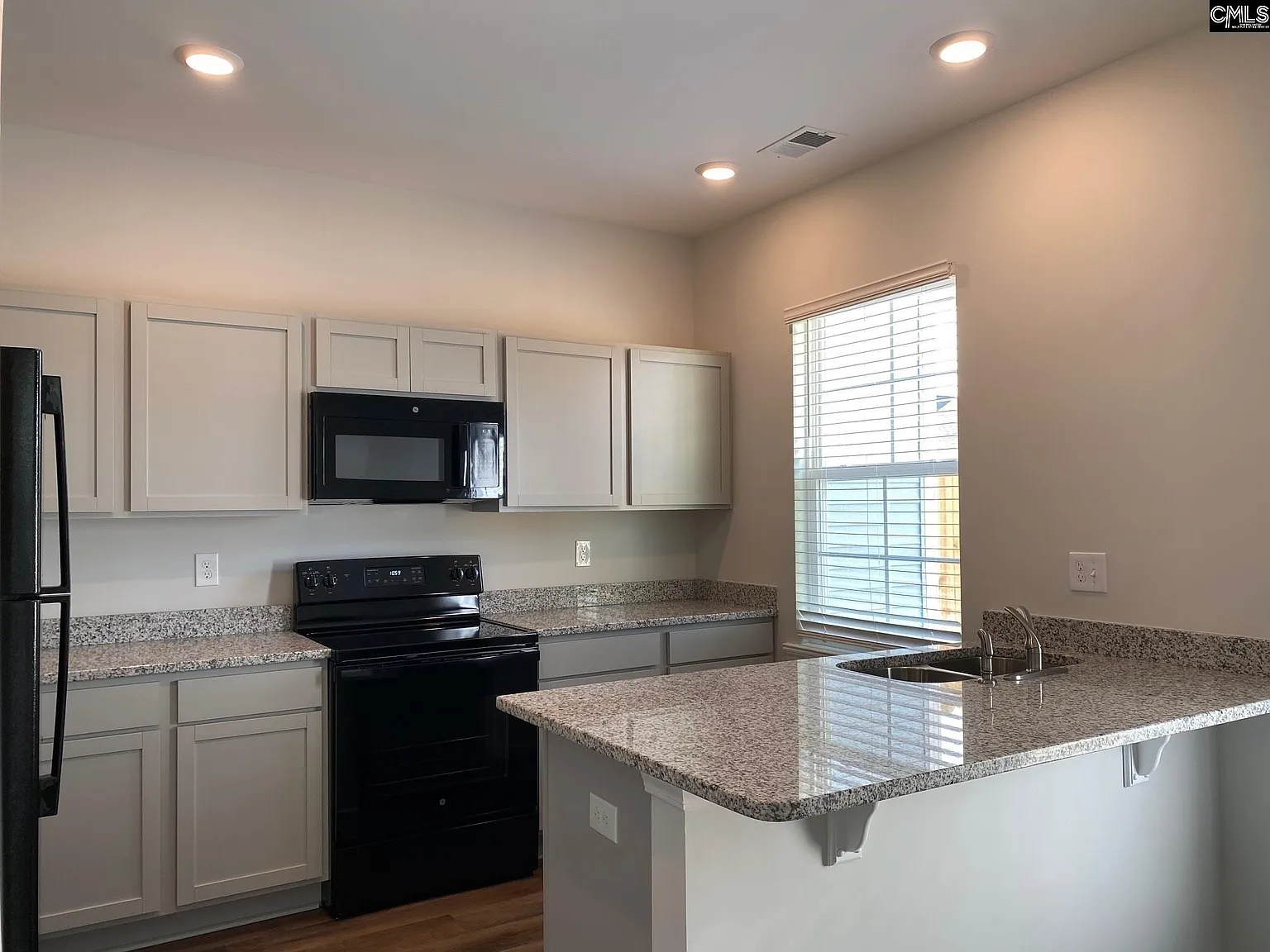 3 bed, 1288 sqft, $1,825 — Photo 4