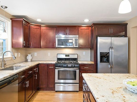 3rd image of 80 Westover Pkwy