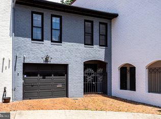 2045 N Abingdon St, Arlington, VA 22207