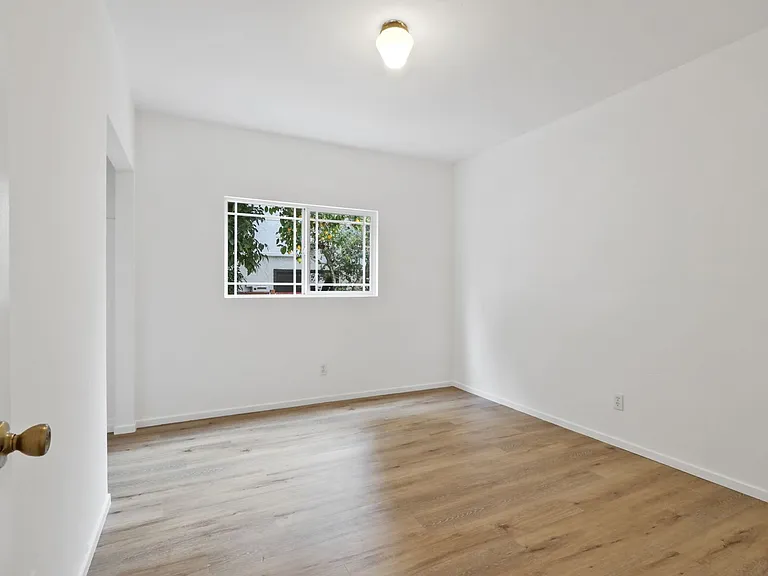 2435 Houston St — Photo 10