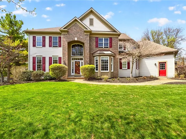 17 Royale Dr, Fairport, NY 14450