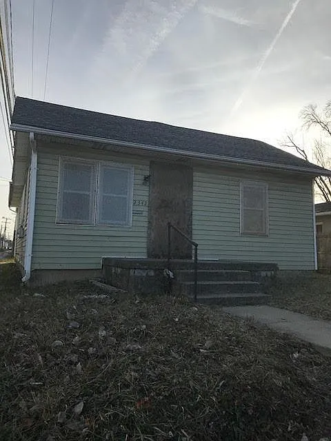 2342 Hamilton Ave photo 1