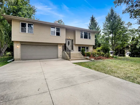 1S705 Eisenhower Rd, Oakbrook Terrace, IL 60181