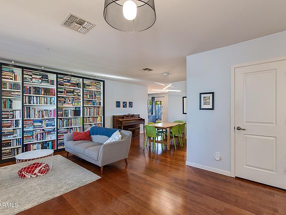 4th image of 4125 E INDIANOLA Avenue