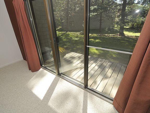 5th image of 15 Hawthorne Cir #15