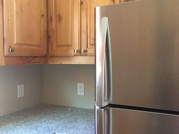 New Stainless Refrigerator Included!