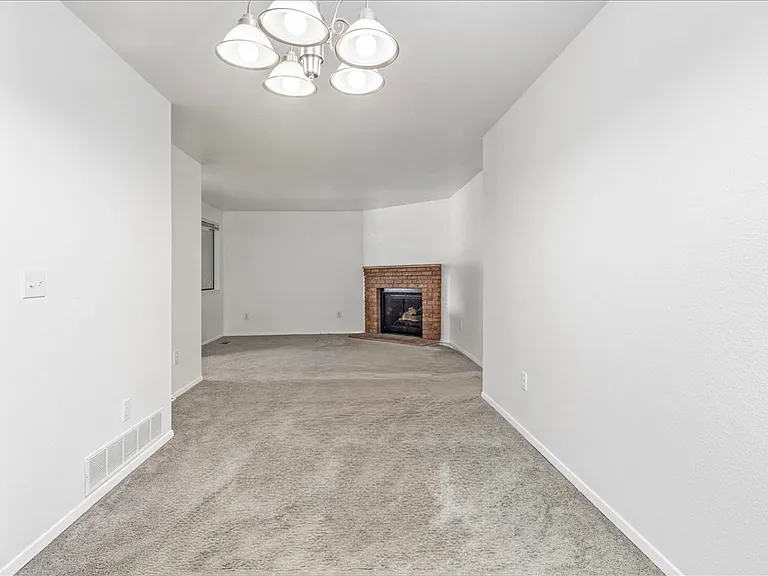 2302 W Canal St — Photo 13