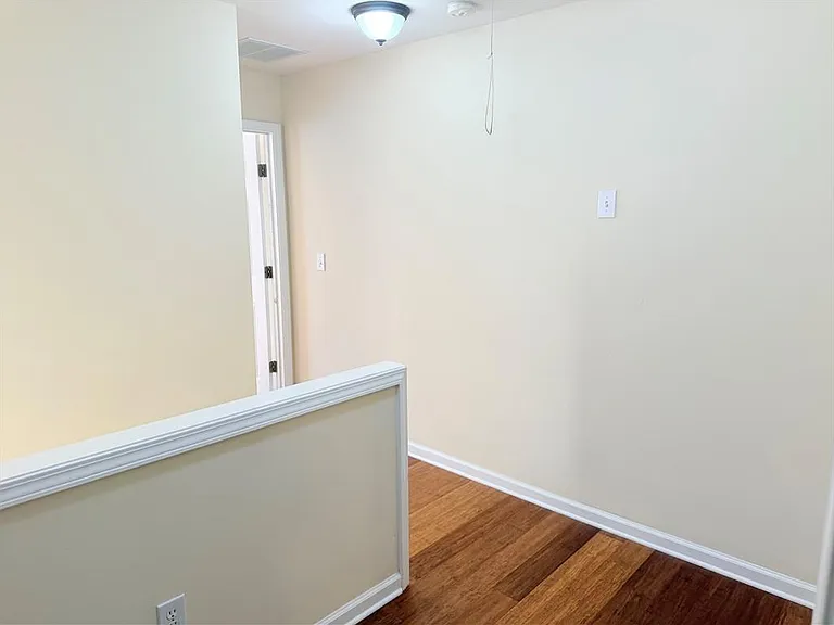 2380 Fairlie Dr — Photo 16