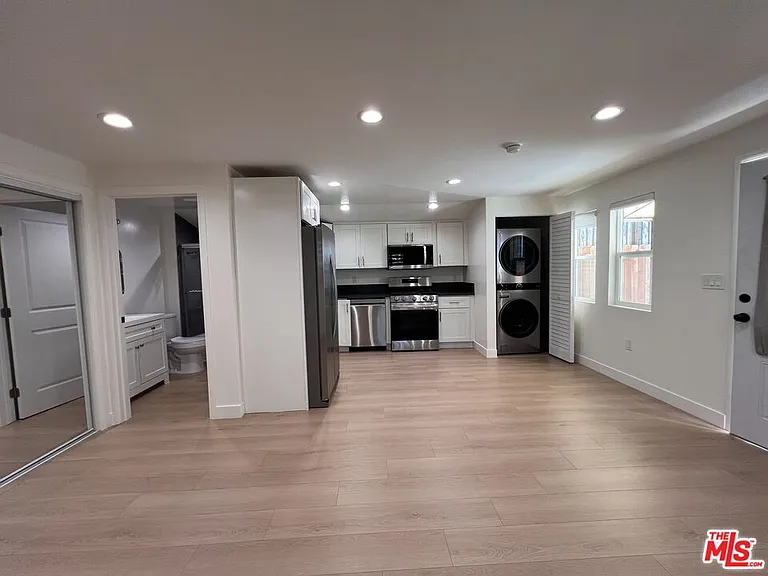 946 S Lucerne Blvd — Photo 5